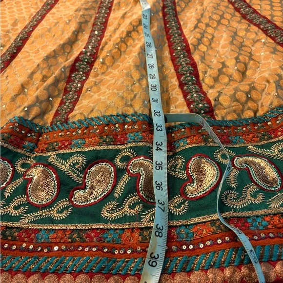 Elegant Gold and Green Embroidered Skirt - Picture 4 of 7